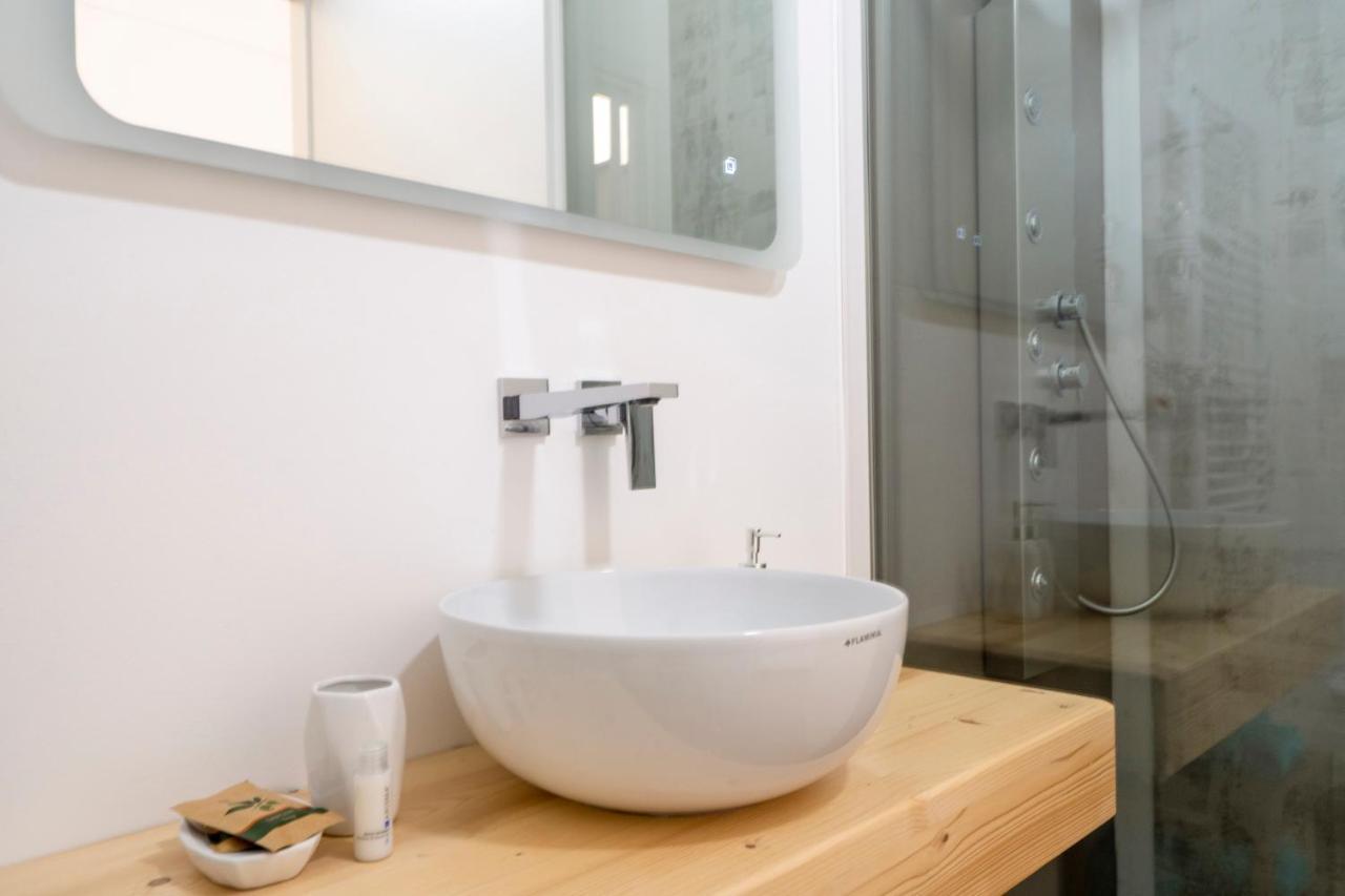 Casa Del Barone - Luxury Suites Монополи Экстерьер фото